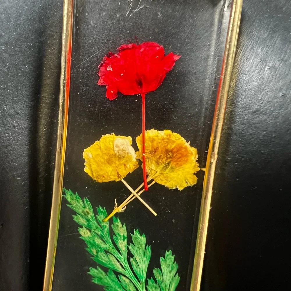 Rectangular Floral Frame Pendant - Picture 2 of 3